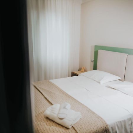 Plana Hotel Caserta Buitenkant foto