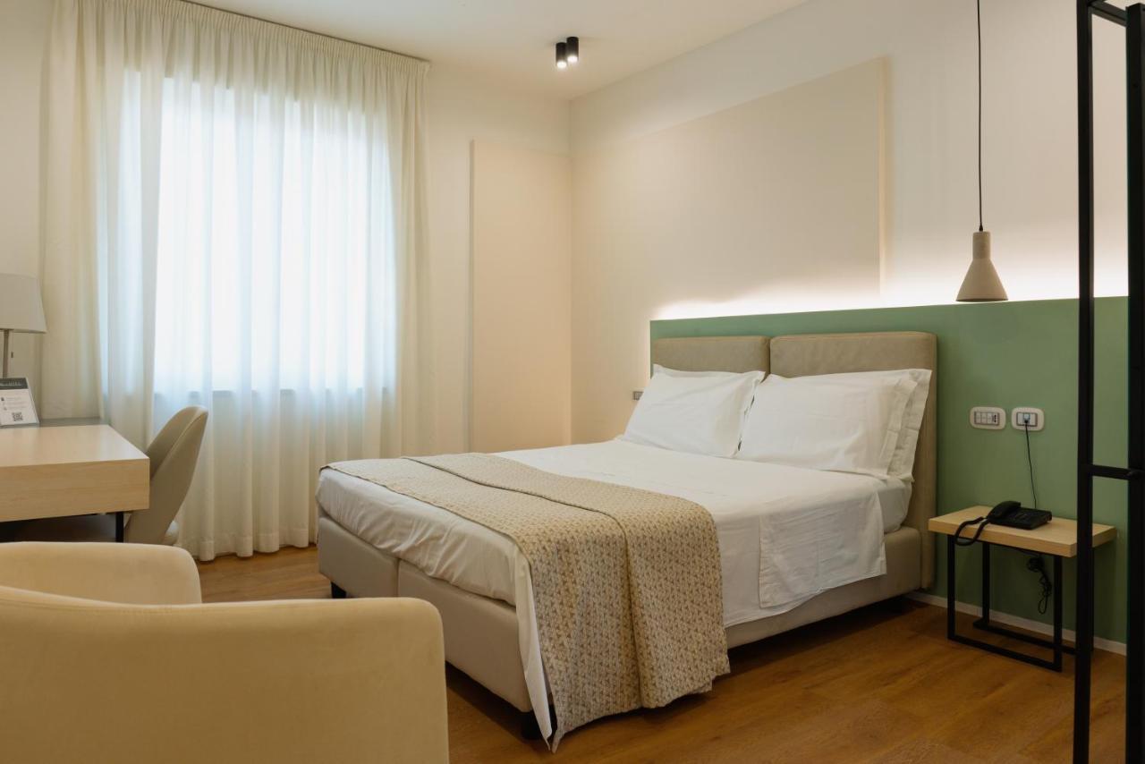 Plana Hotel Caserta Buitenkant foto