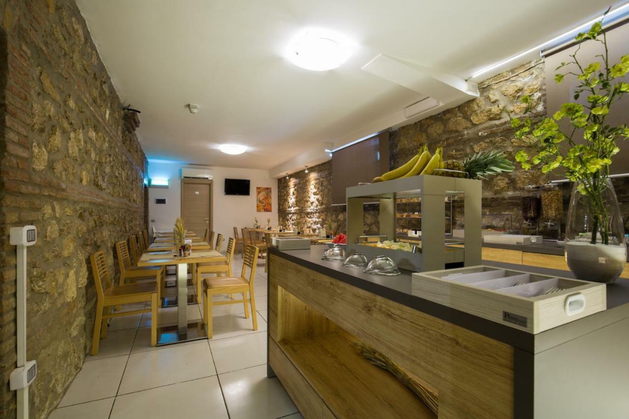 Plana Hotel Caserta Buitenkant foto