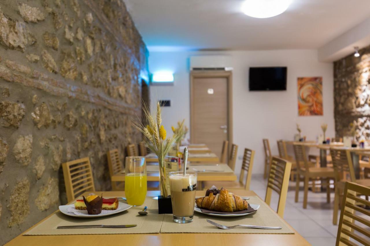Plana Hotel Caserta Buitenkant foto