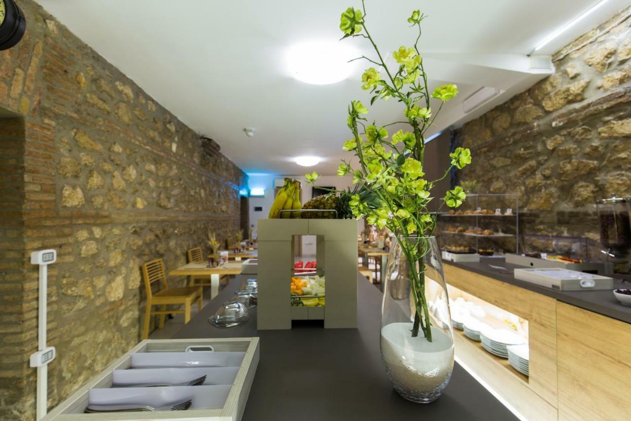 Plana Hotel Caserta Buitenkant foto